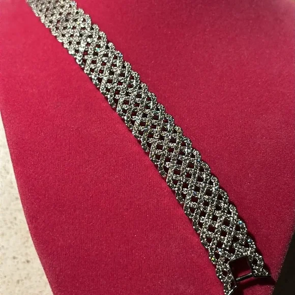 Authentic Swarovski Crisscrossed weave Diamond Bracelet. Excellent condition - Picture 11 of 17